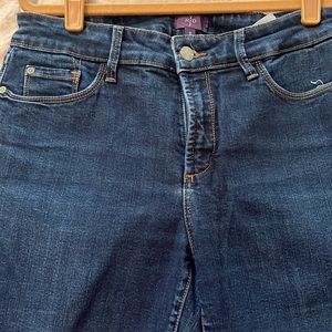 NYDJ SKINNY jeans size 8 cut 57124E style M95 B29LT not your daughters jeans